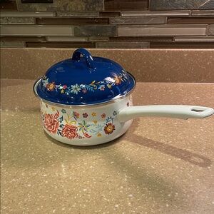The Pioneer Woman Keepsake Floral Enamel Saucepan with Blue Lid, 2 Quart